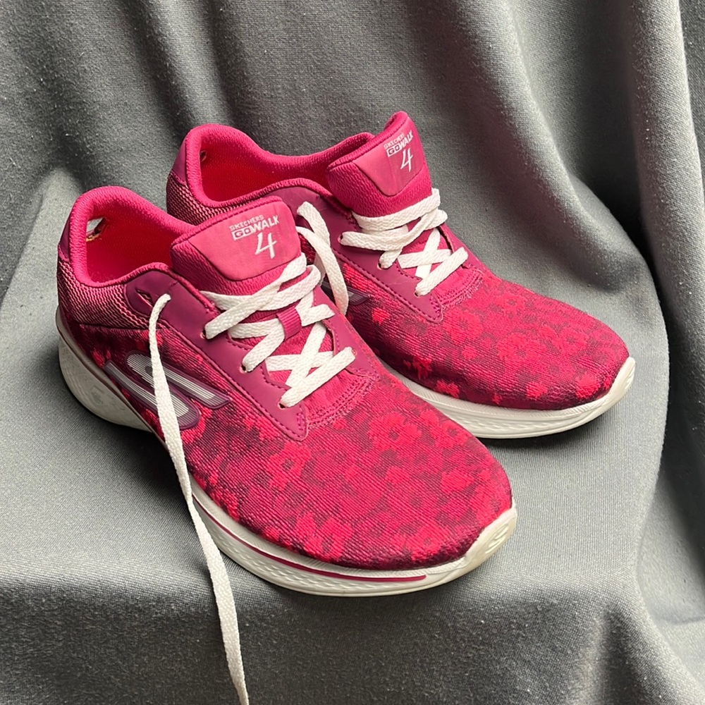 Pink Skechers size 8.5 running shoes
